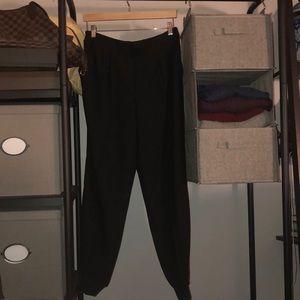 Gap Pleated Jogger